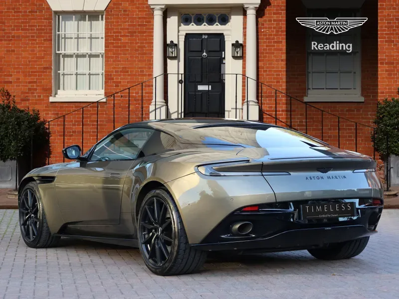 2022 Aston Martin DB11 V8, 2/30