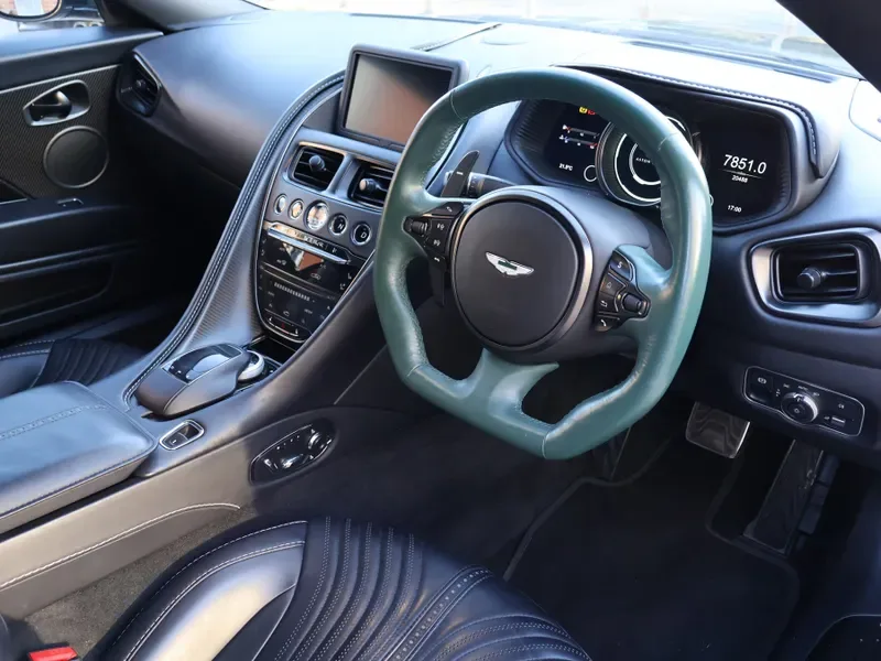 2022 Aston Martin DB11 V8, 3/30