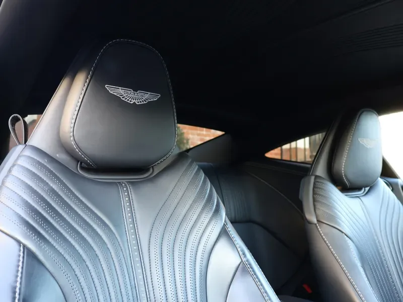 2022 Aston Martin DB11 V8, 5/30