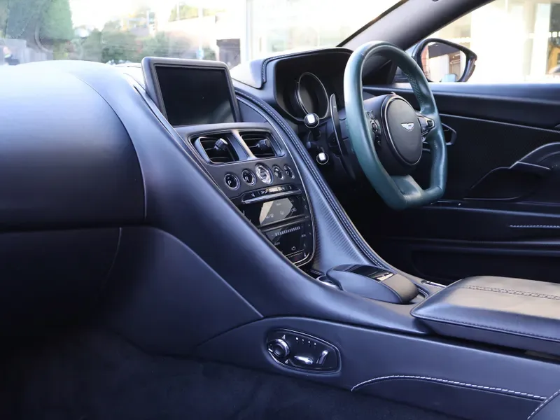 2022 Aston Martin DB11 V8, 11/30