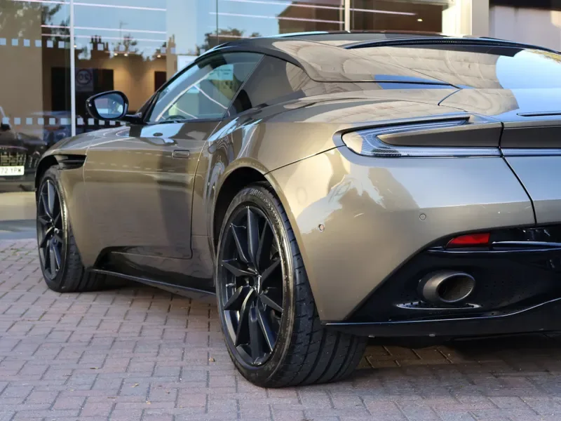 2022 Aston Martin DB11 V8, 14/30