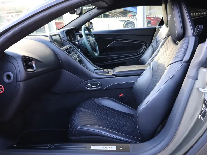 2022 Aston Martin DB11 V8, 19/30