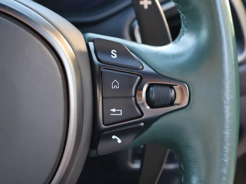2022 Aston Martin DB11 V8, 25/30