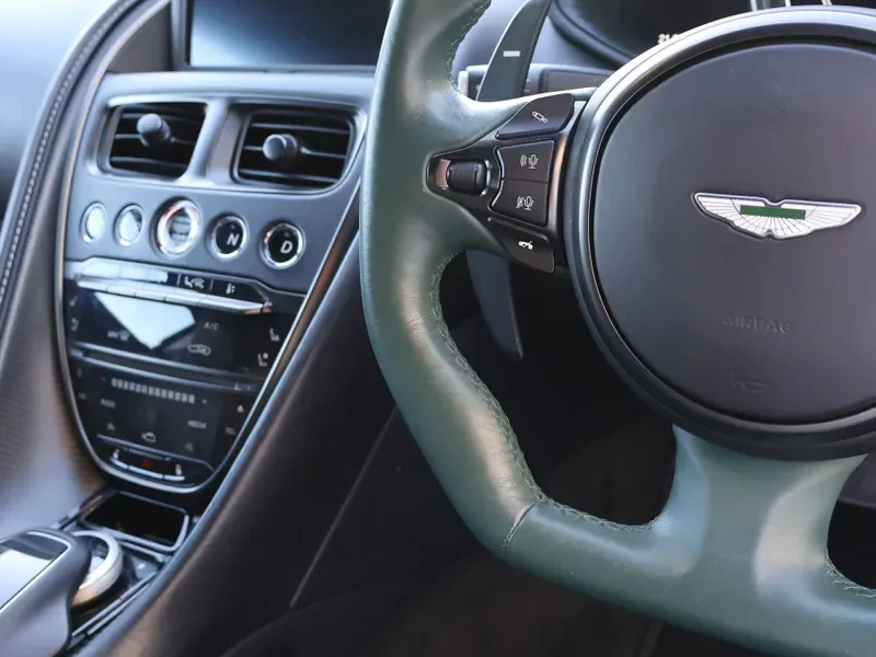 2022 Aston Martin DB11 V8, 27/30