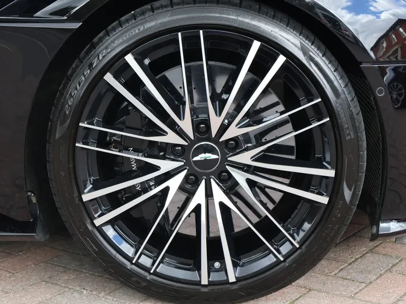 2022 Aston Martin DBS Superleggera, 4/30