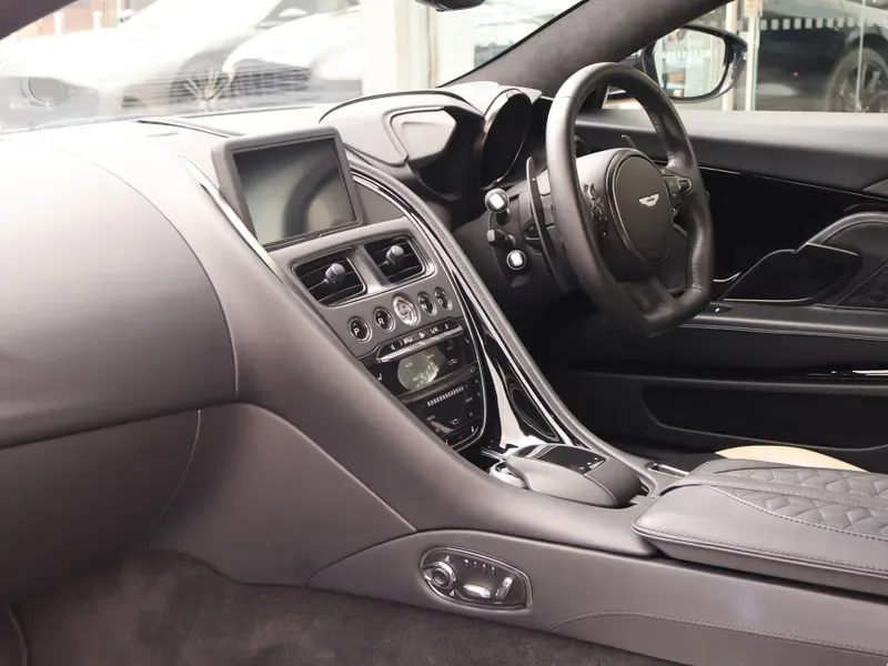 2022 Aston Martin DBS Superleggera, 12/30