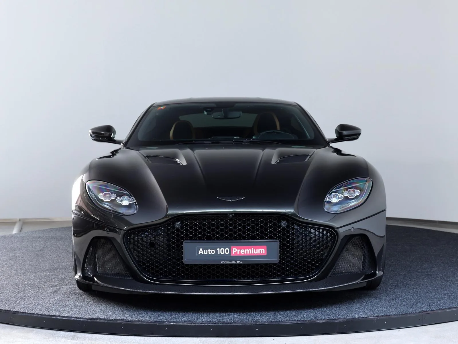 2022 Aston Martin DBS Superleggera, 2/30