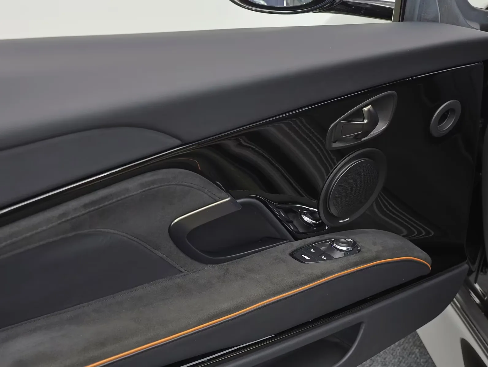 2022 Aston Martin DBS Superleggera, 9/30