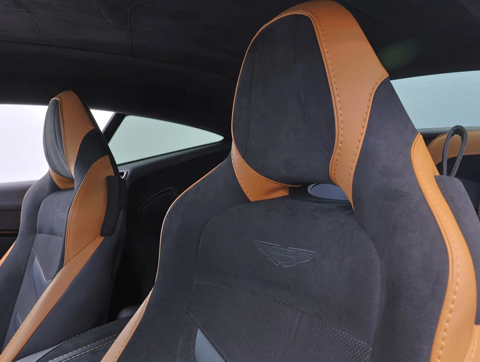 2022 Aston Martin DBS Superleggera, 17/30