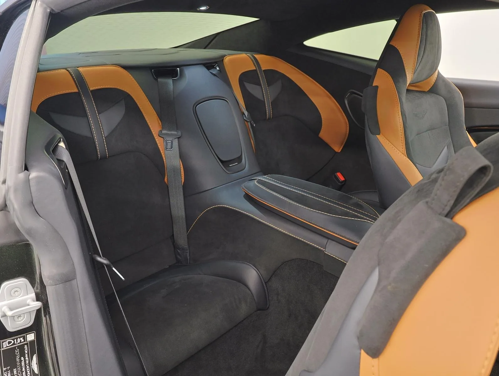 2022 Aston Martin DBS Superleggera, 20/30