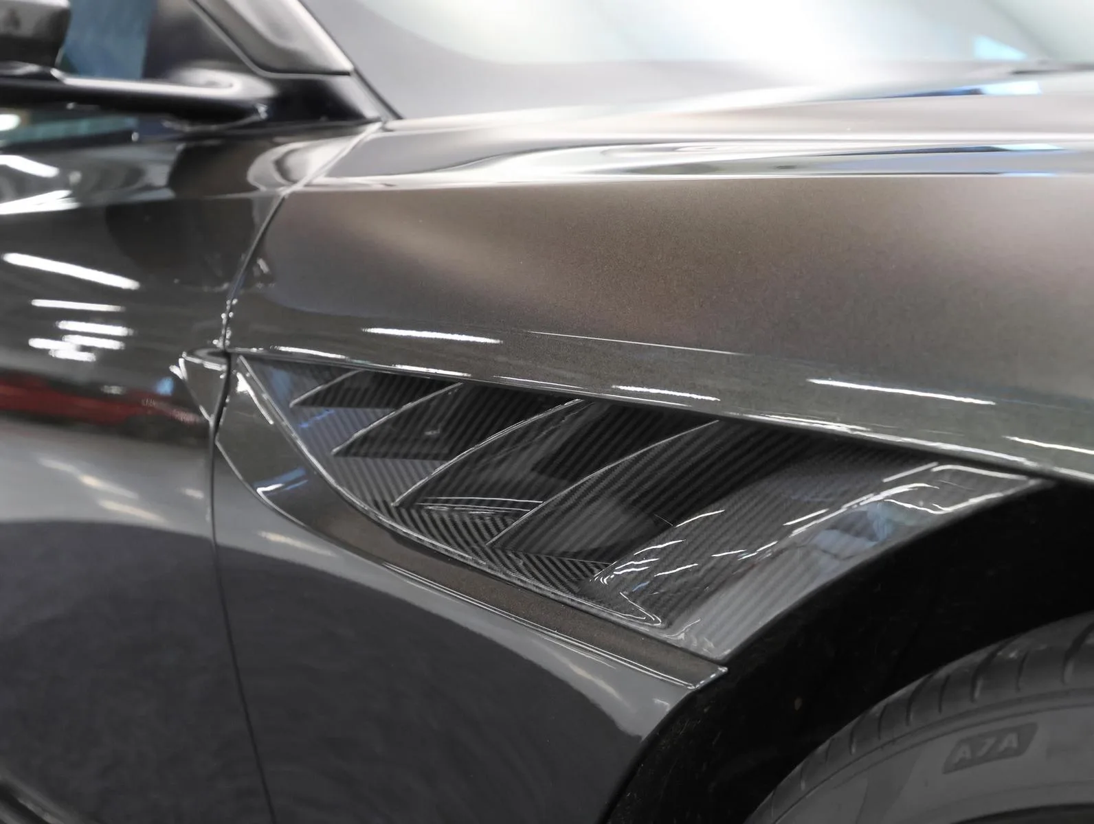 2022 Aston Martin DBS Superleggera, 28/30
