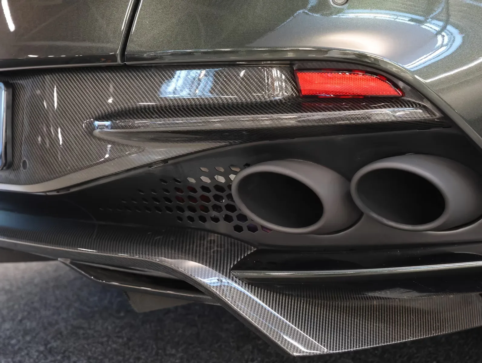 2022 Aston Martin DBS Superleggera, 29/30