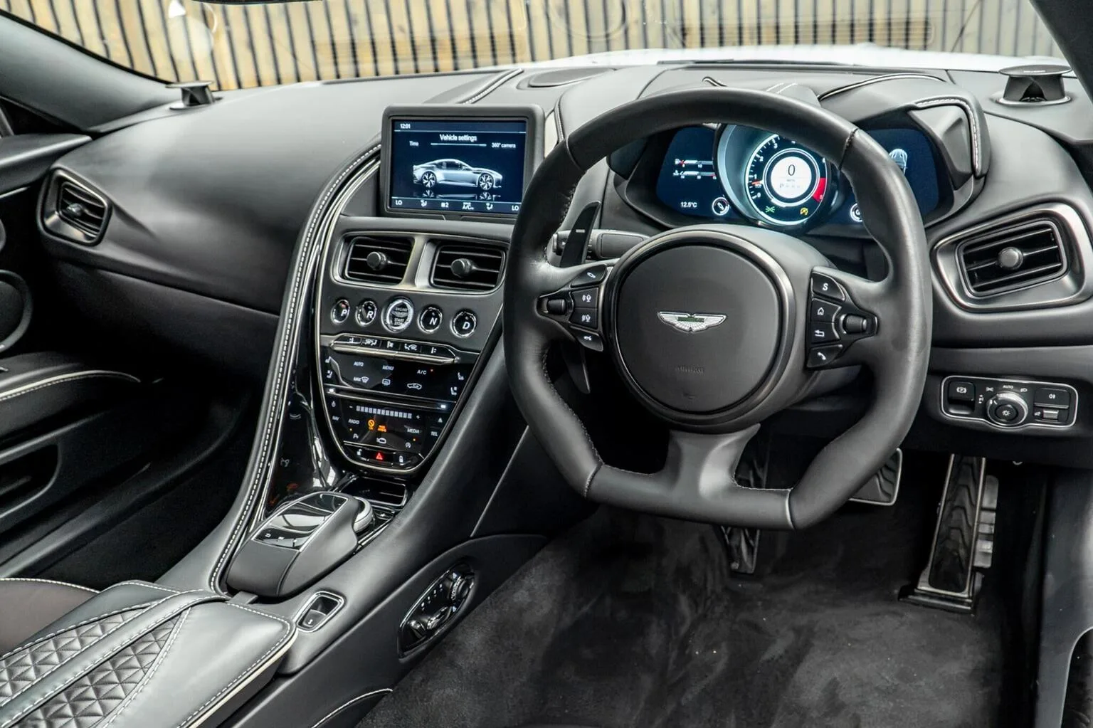 2022 Aston Martin DBS Superleggera, 22/30