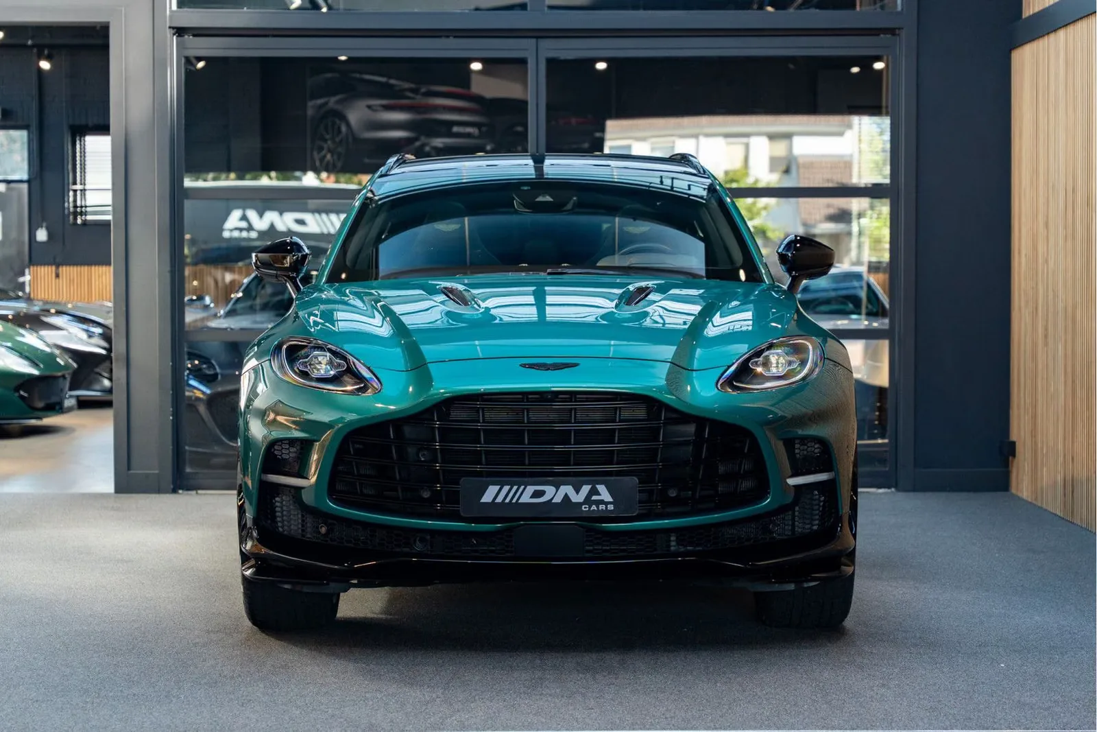2022 Aston Martin DBX 707, 2/30