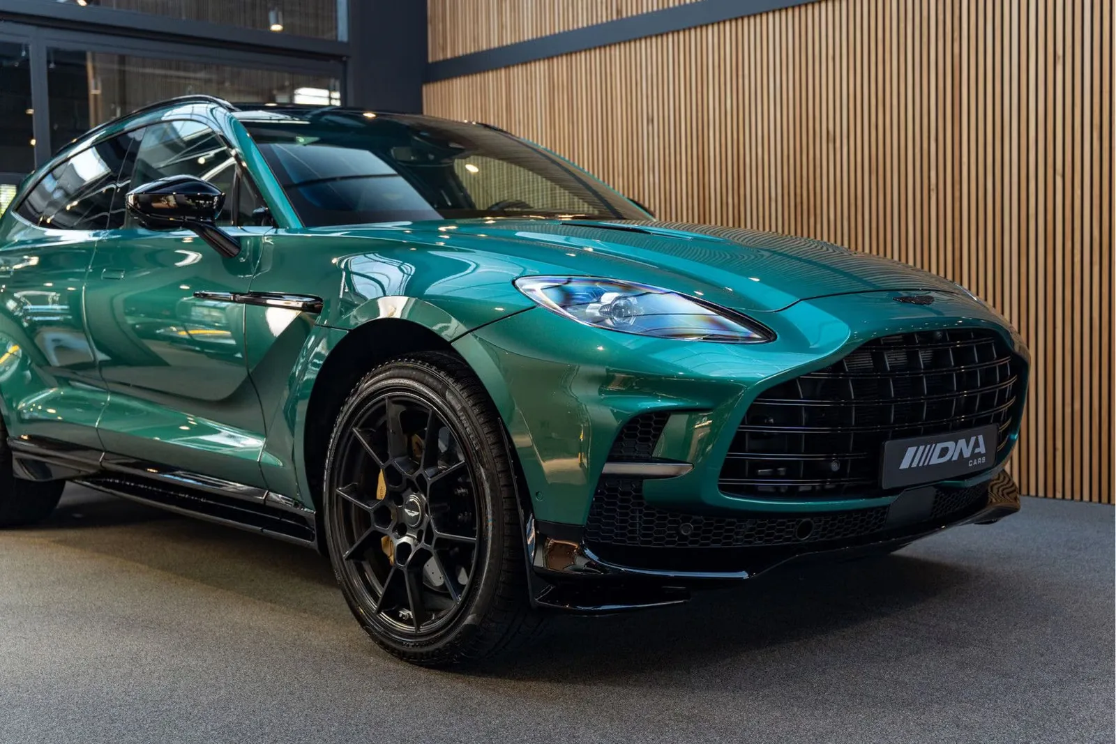 2022 Aston Martin DBX 707, 11/30