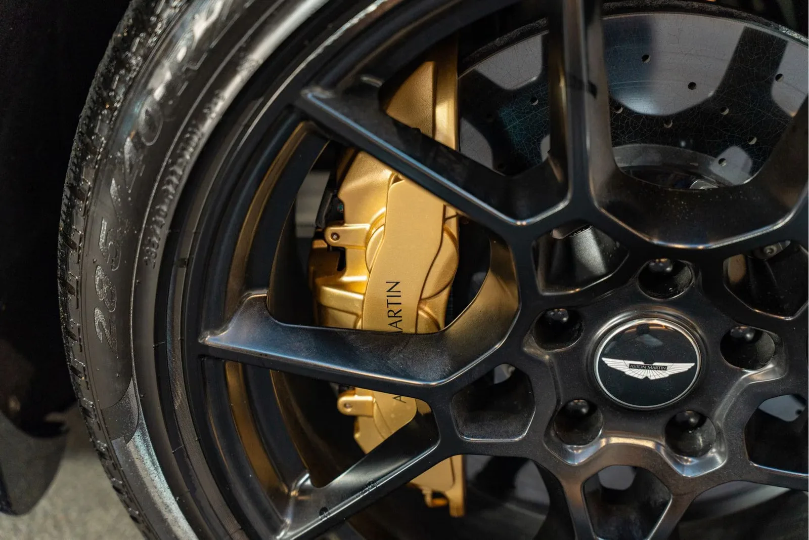 2022 Aston Martin DBX 707, 15/30