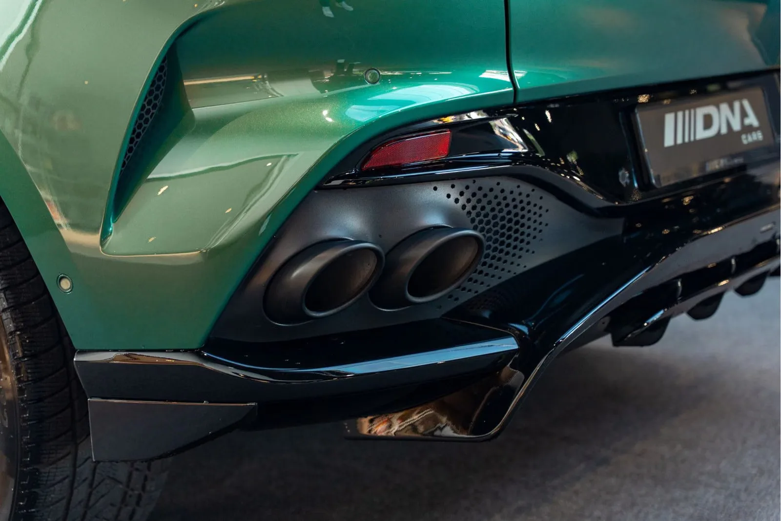 2022 Aston Martin DBX 707, 16/30
