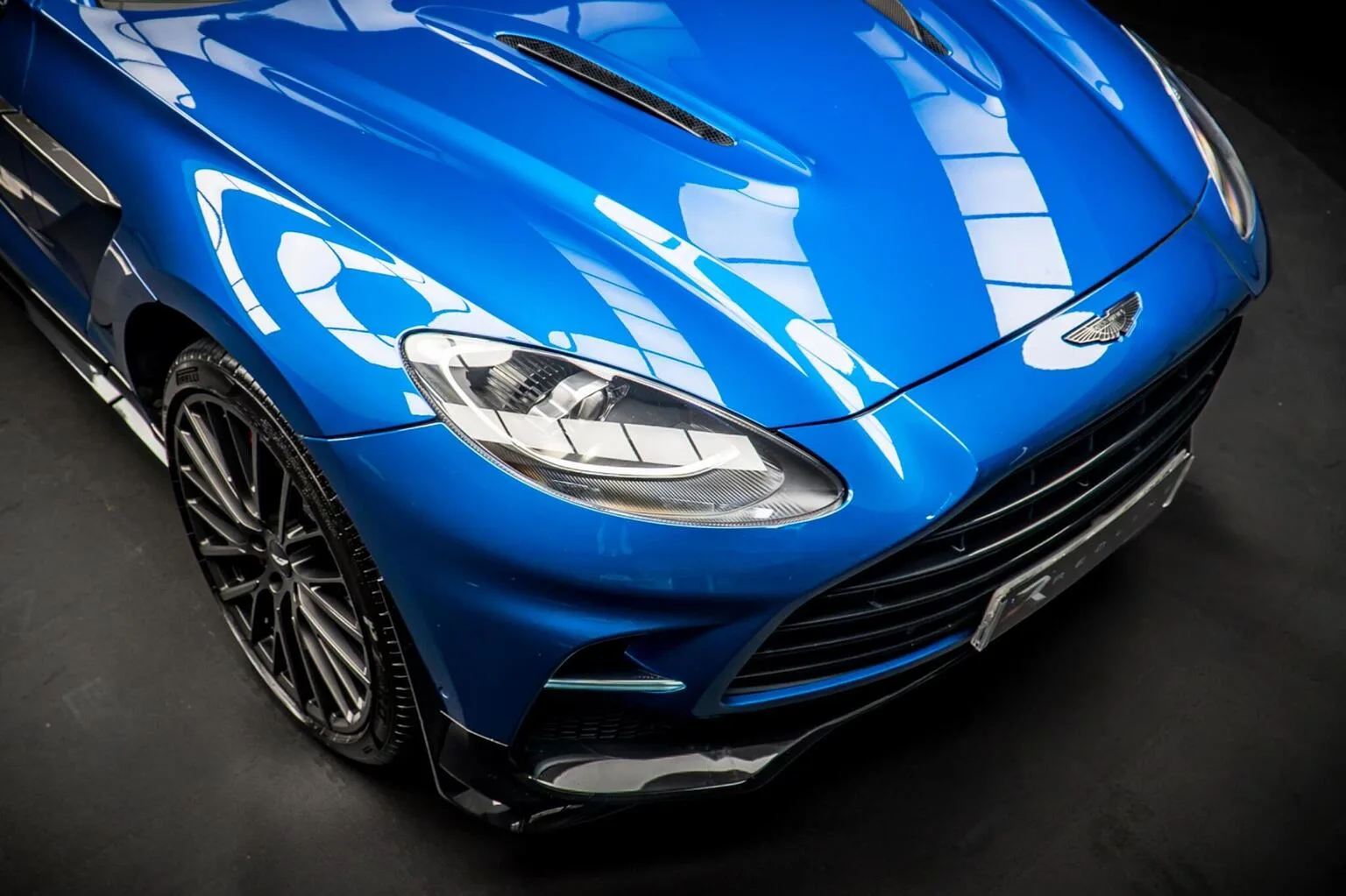 2022 Aston Martin DBX 707, 10/30
