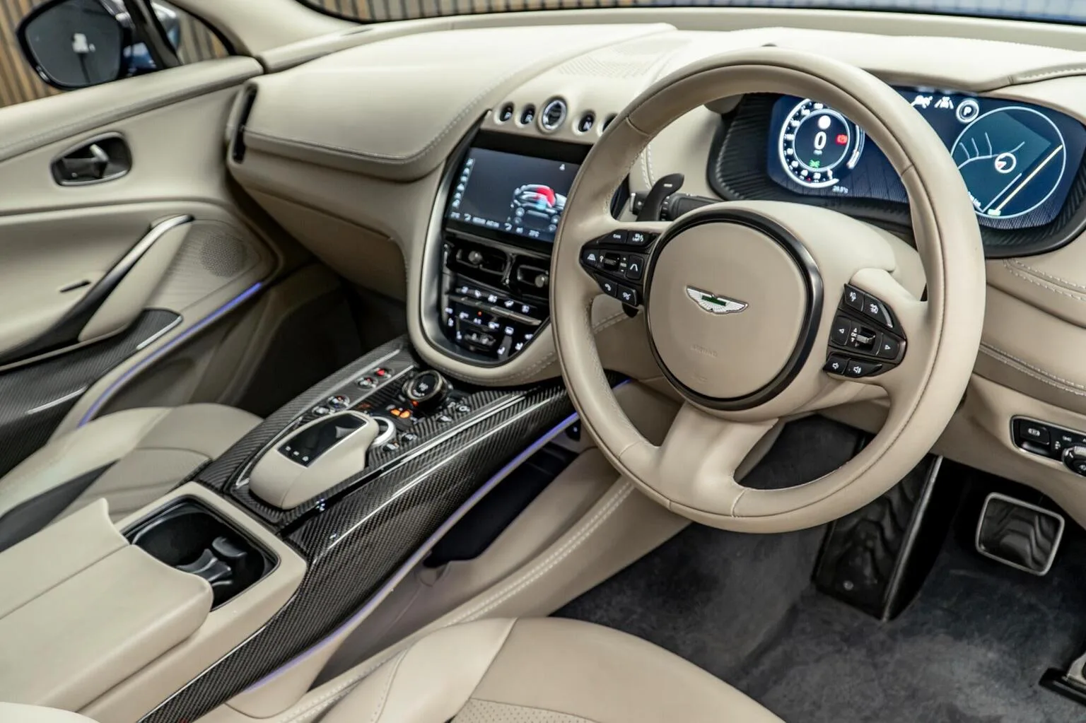 2022 Aston Martin DBX 707, 22/30