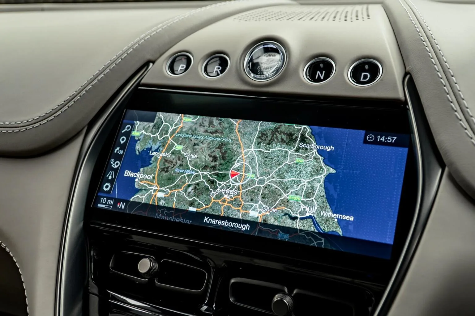 2022 Aston Martin DBX 707, 23/30
