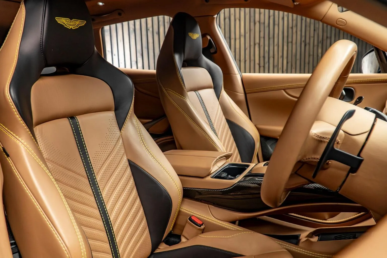 2022 Aston Martin DBX 707, 2/30