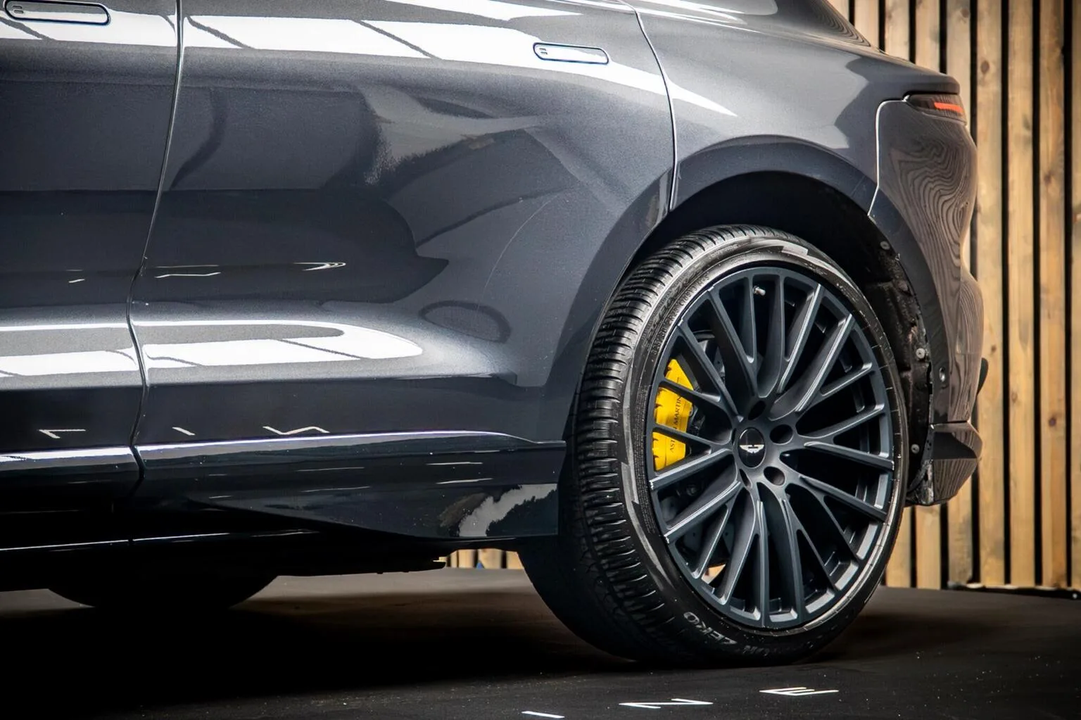 2022 Aston Martin DBX 707, 15/30