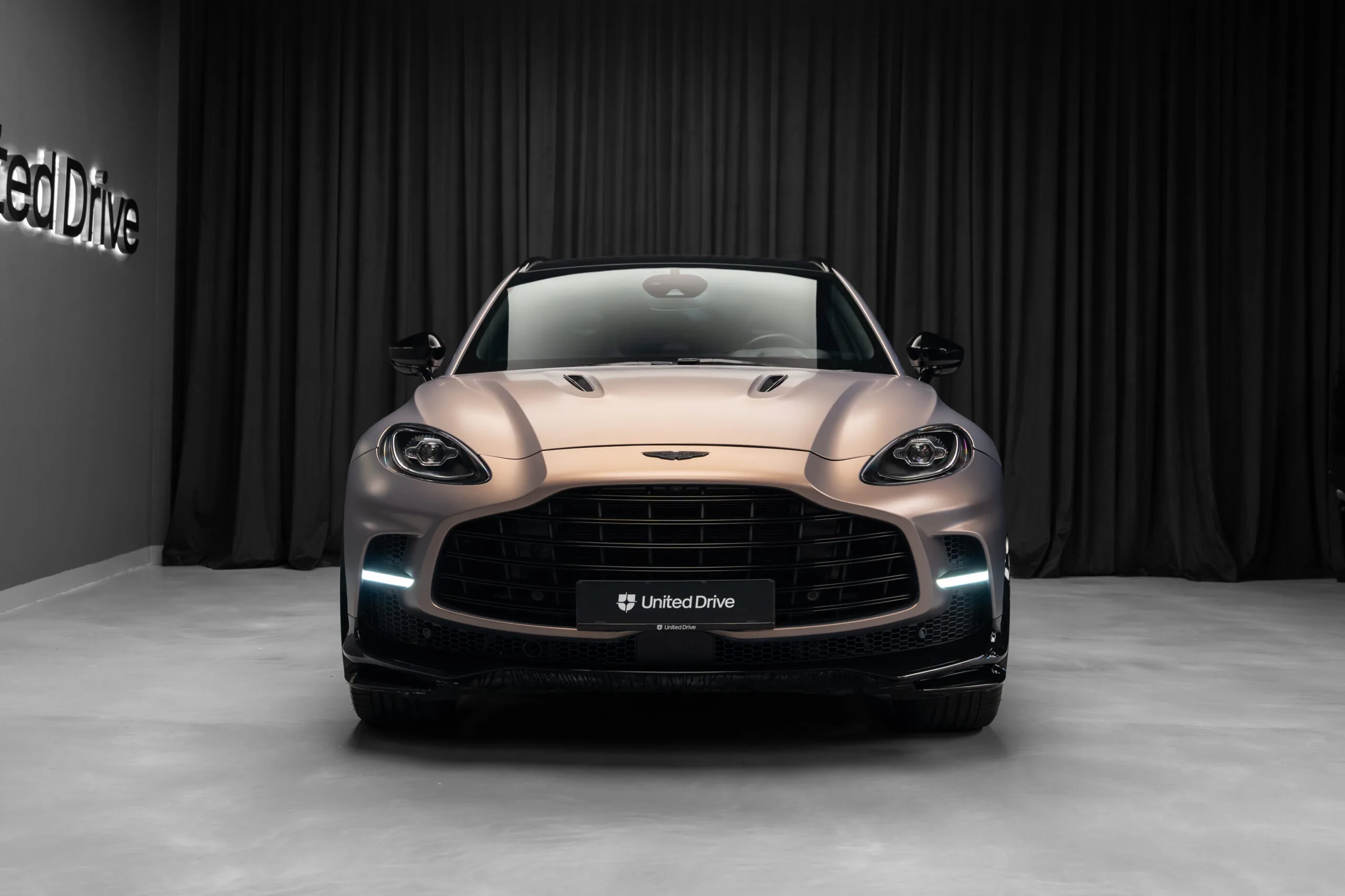 2022 Aston Martin DBX 707, 2/30