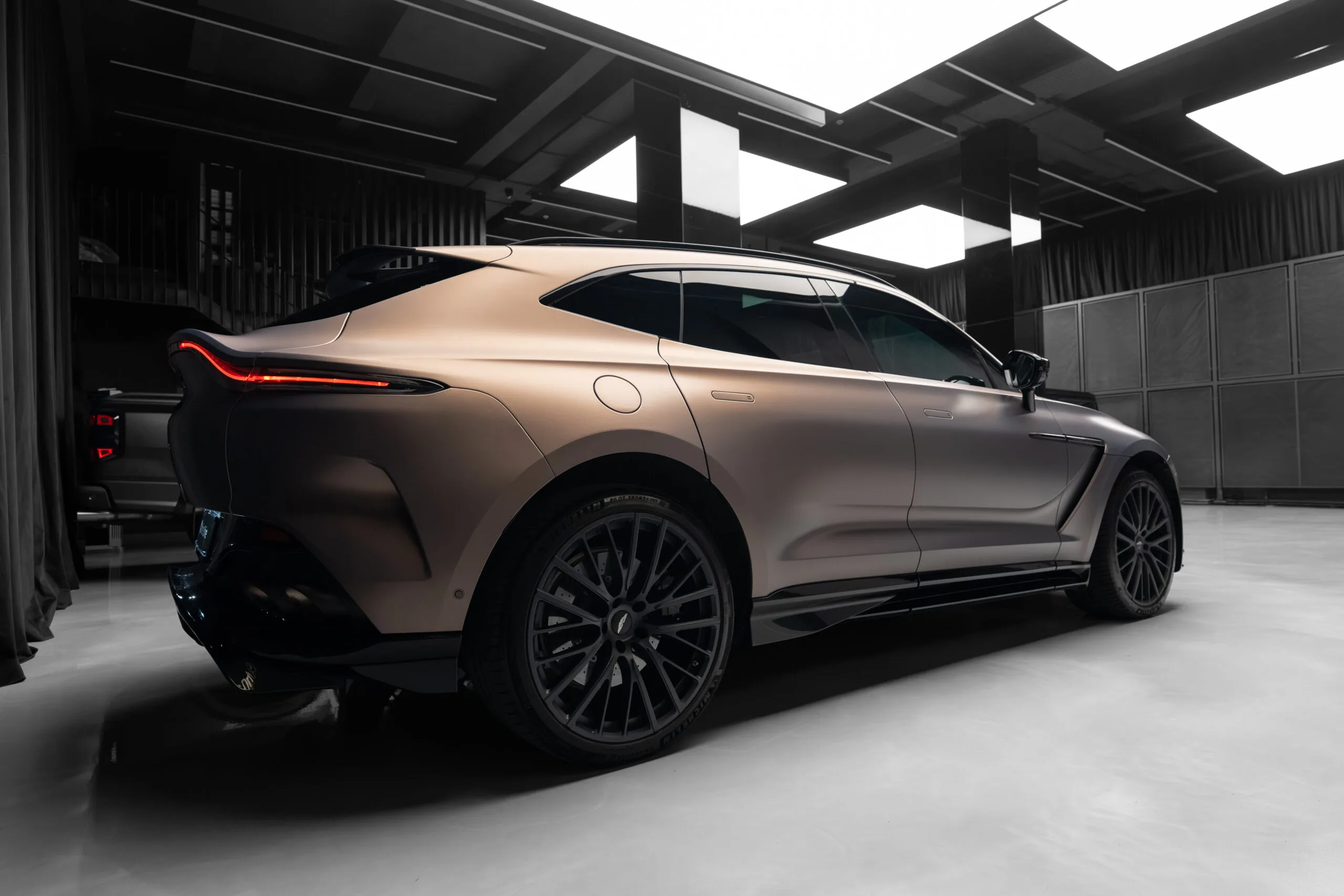 2022 Aston Martin DBX 707, 10/30