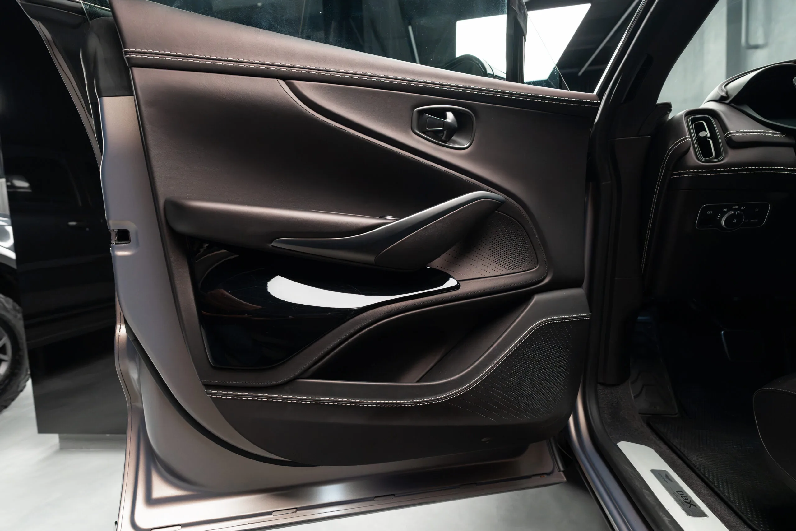2022 Aston Martin DBX 707, 11/30