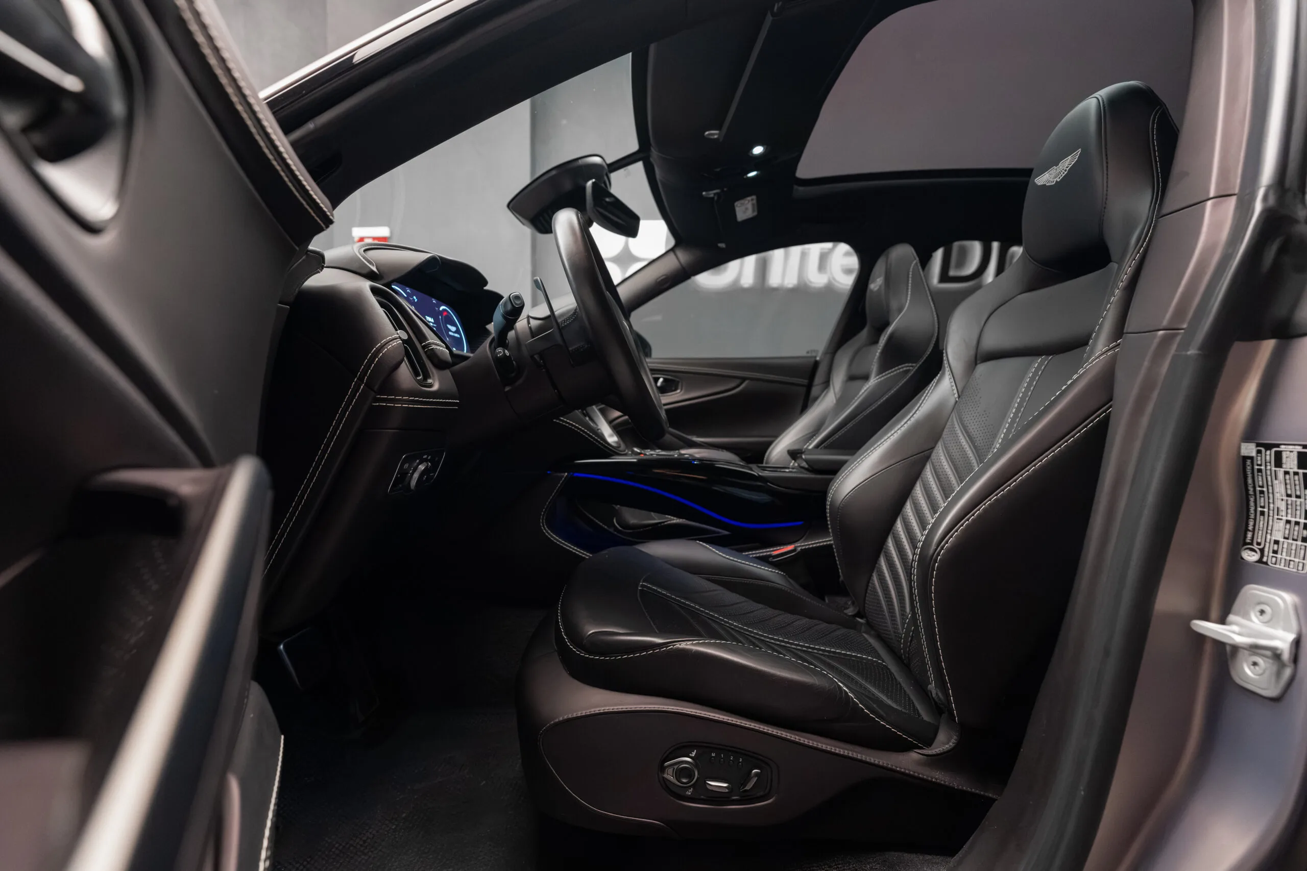2022 Aston Martin DBX 707, 14/30