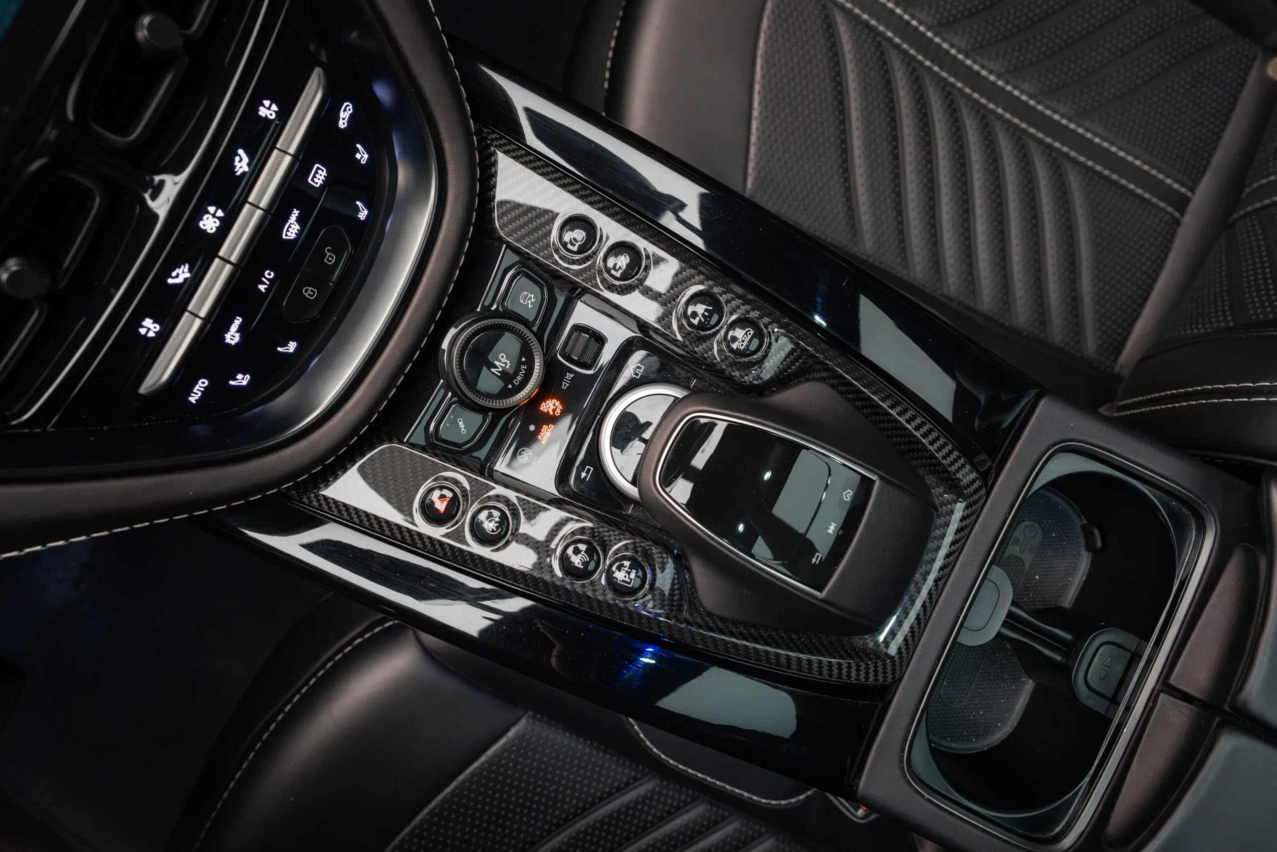 2022 Aston Martin DBX 707, 17/30