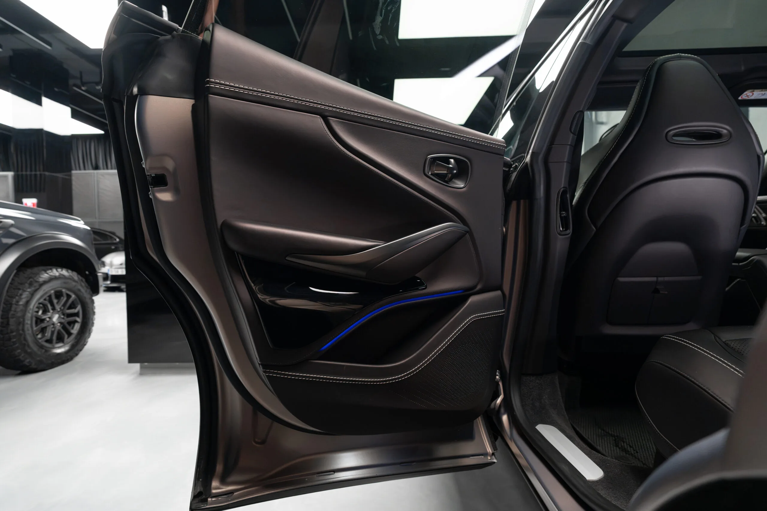 2022 Aston Martin DBX 707, 26/30