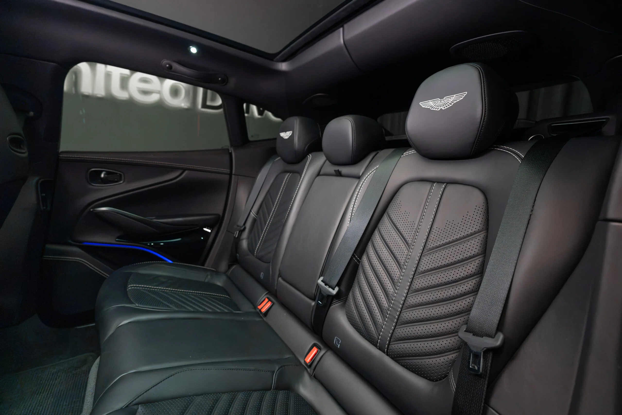 2022 Aston Martin DBX 707, 29/30