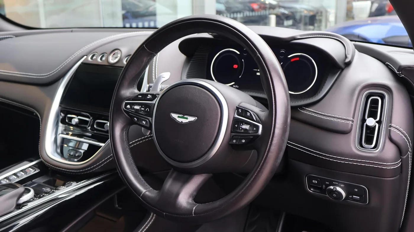 2022 Aston Martin DBX angeboten von einer Vertragshändlergruppe in Pangbourne, Vereinigtes Königreich, Foto 3 von 25
