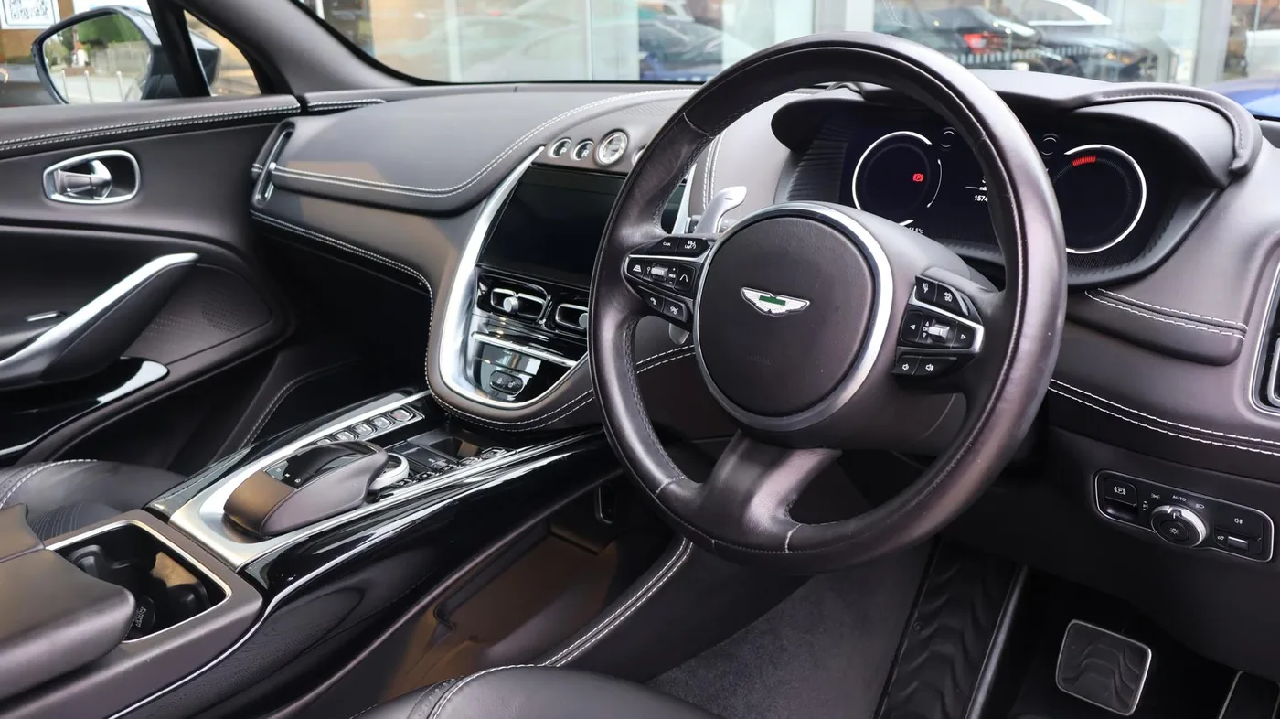 2022 Aston Martin DBX angeboten von einer Vertragshändlergruppe in Pangbourne, Vereinigtes Königreich, Foto 6 von 25