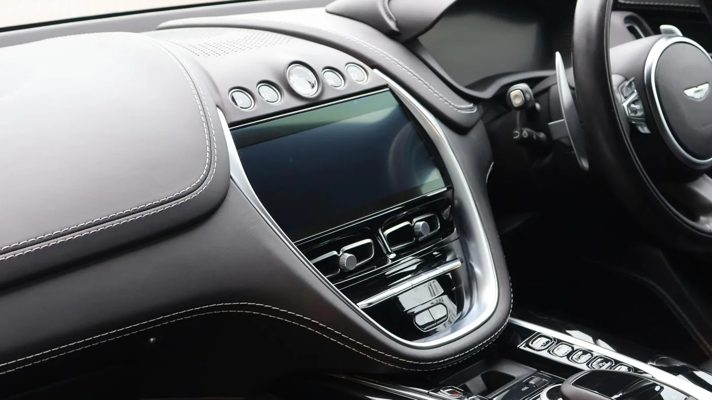 2022 Aston Martin DBX angeboten von einer Vertragshändlergruppe in Pangbourne, Vereinigtes Königreich, Foto 8 von 25