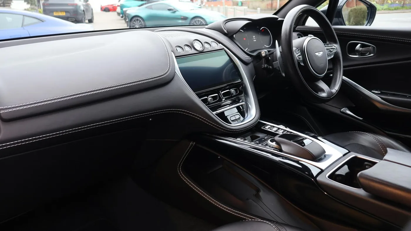 2022 Aston Martin DBX angeboten von einer Vertragshändlergruppe in Pangbourne, Vereinigtes Königreich, Foto 13 von 25