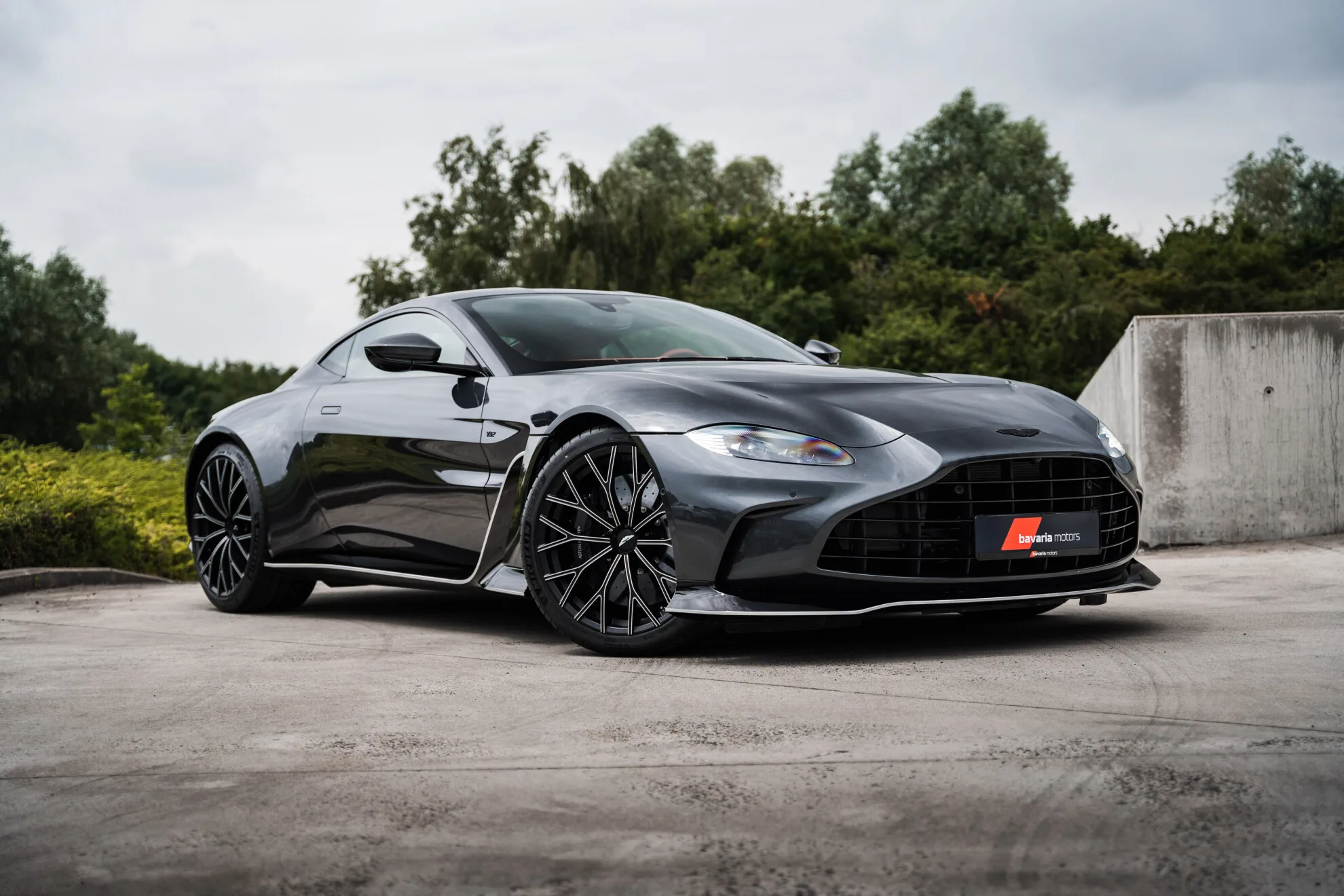 2022 Aston Martin V12 Vantage offered by a specialist dealer in Harelbeke, Belgium, main photo