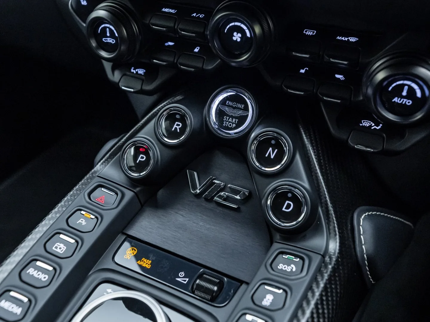 2022 Aston Martin V12 Vantage, 14/30