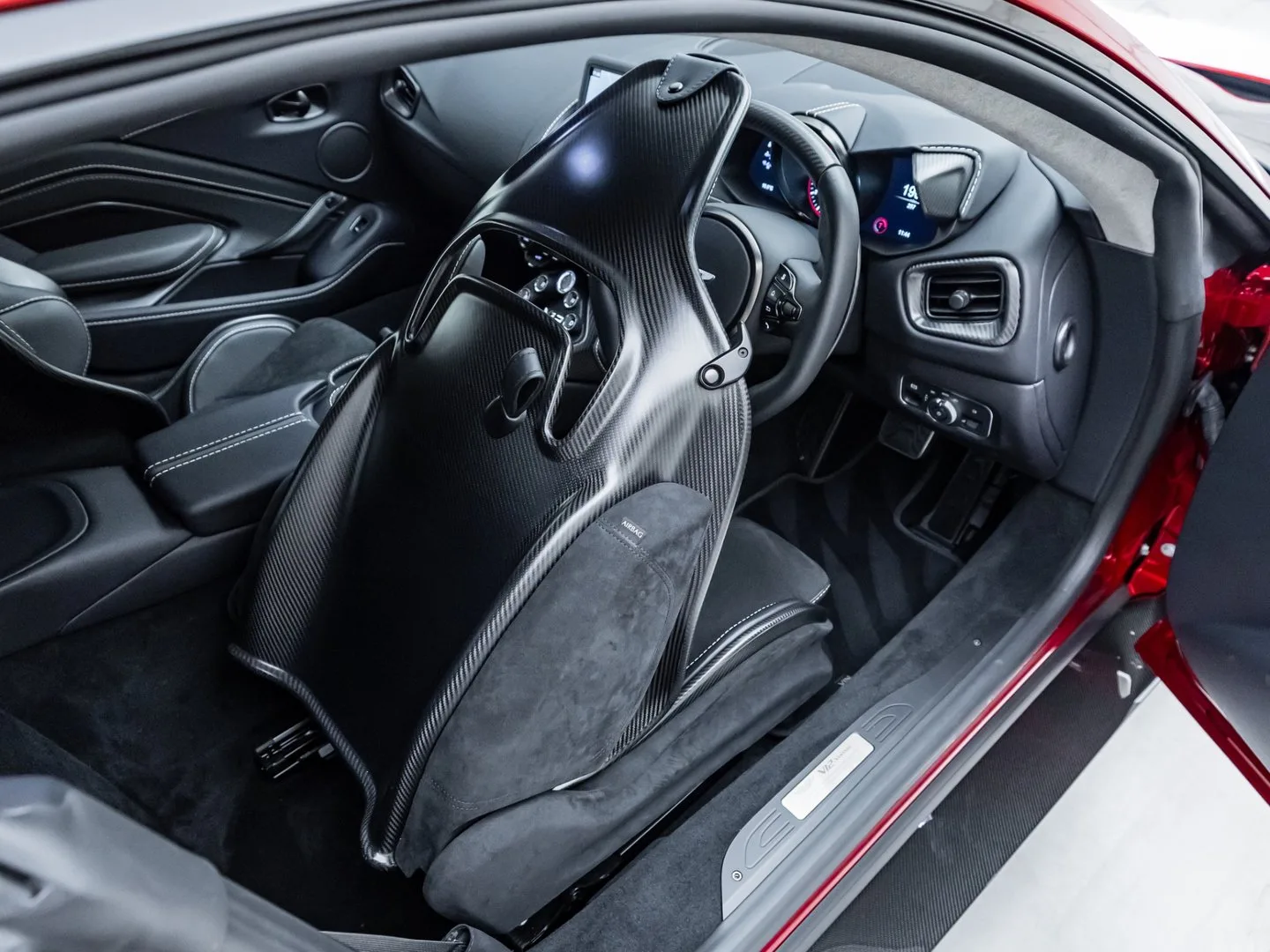 2022 Aston Martin V12 Vantage, 16/30