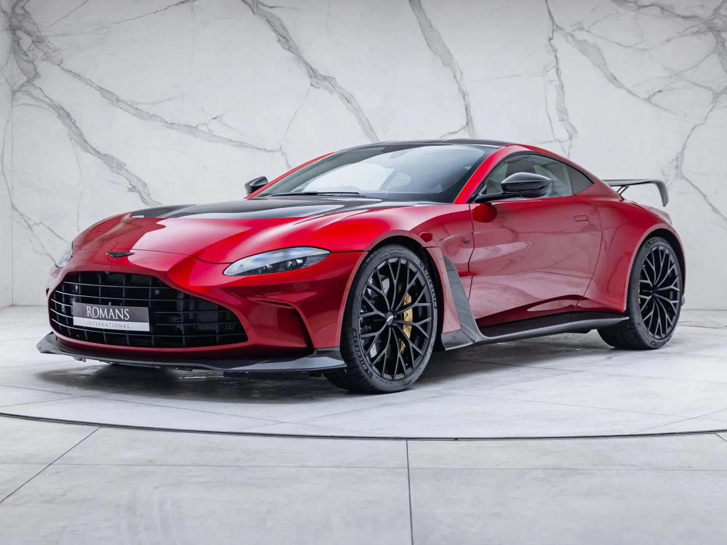 2022 Aston Martin V12 Vantage angeboten von einem Fachhändler in Banstead, Vereinigtes Königreich, Hauptfoto