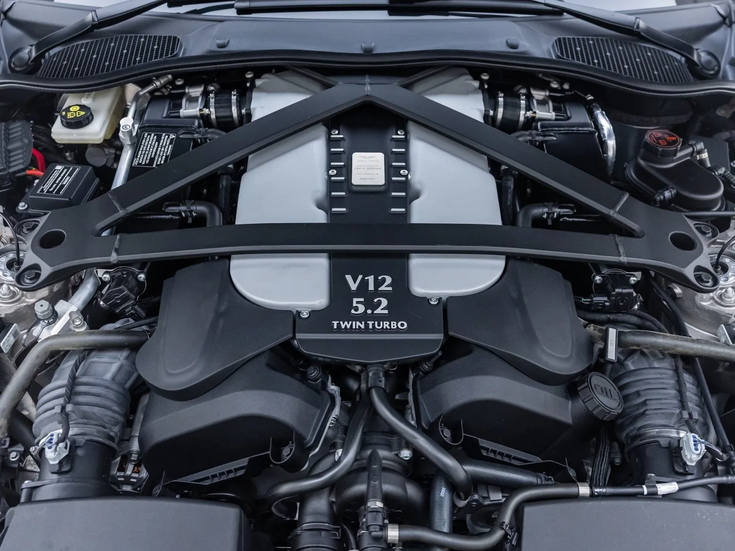 2022 Aston Martin V12 Vantage, 26/30
