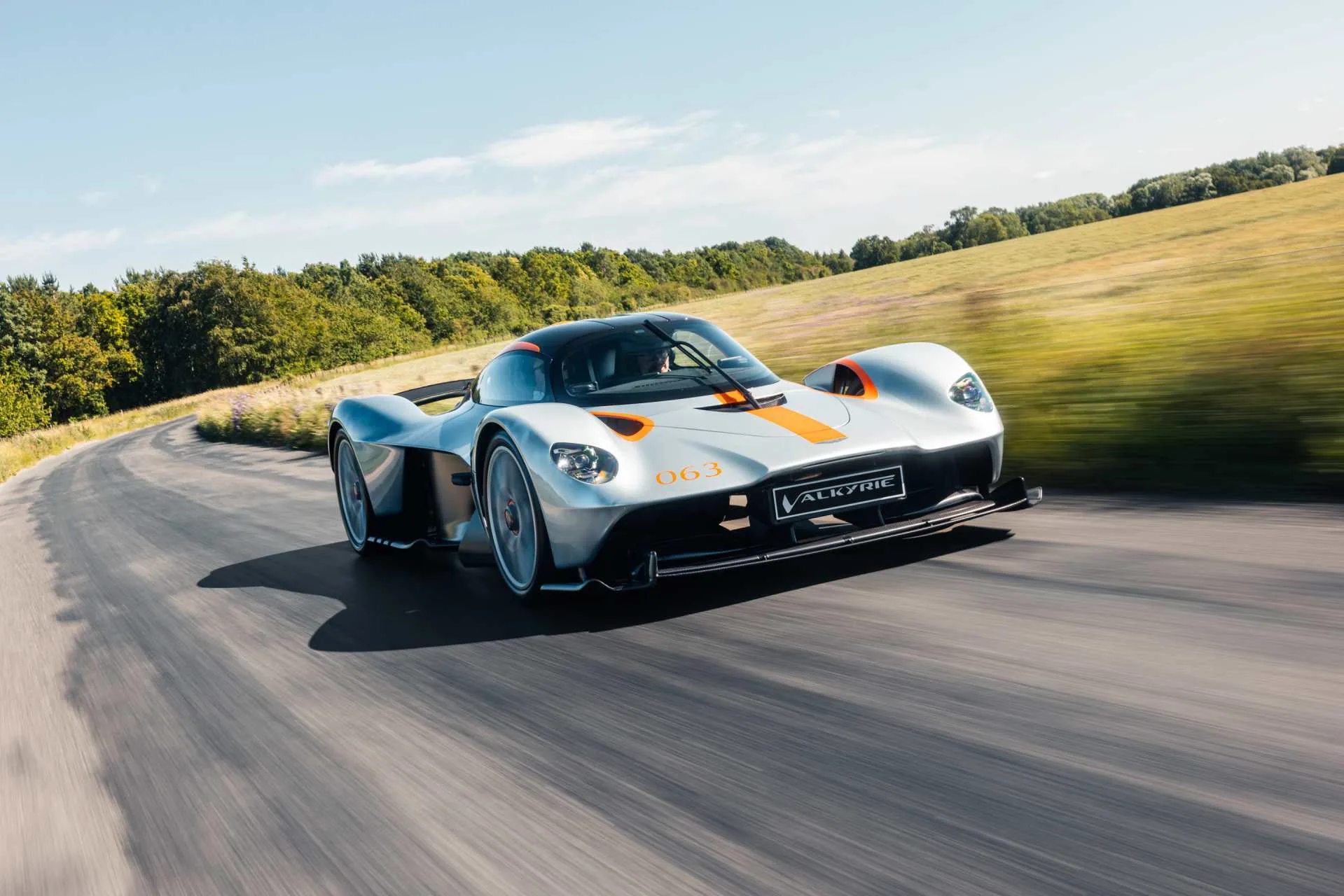 2022 Aston Martin Valkyrie proposée par un concessionnaire spécialisé à Oxford, Royaume-Uni, photo principale