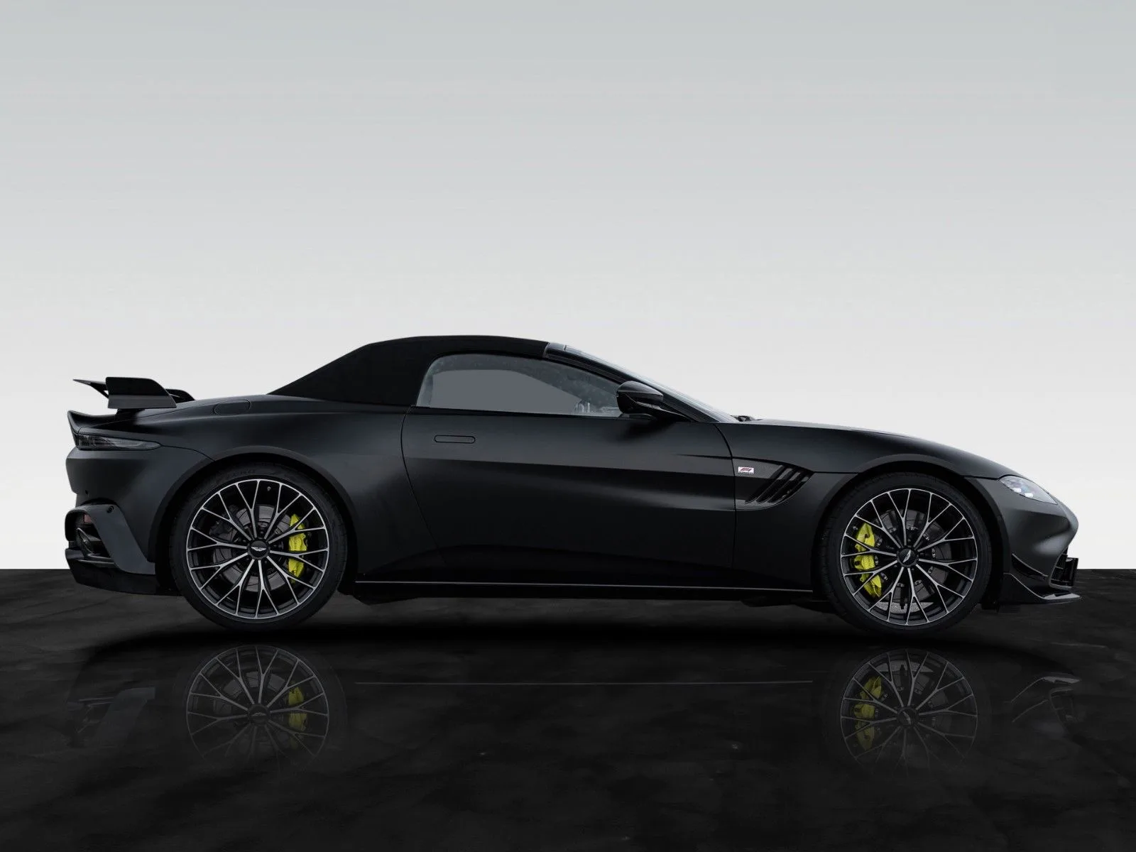 2022 Aston Martin Vantage F1 Edition Roadster, 9/30
