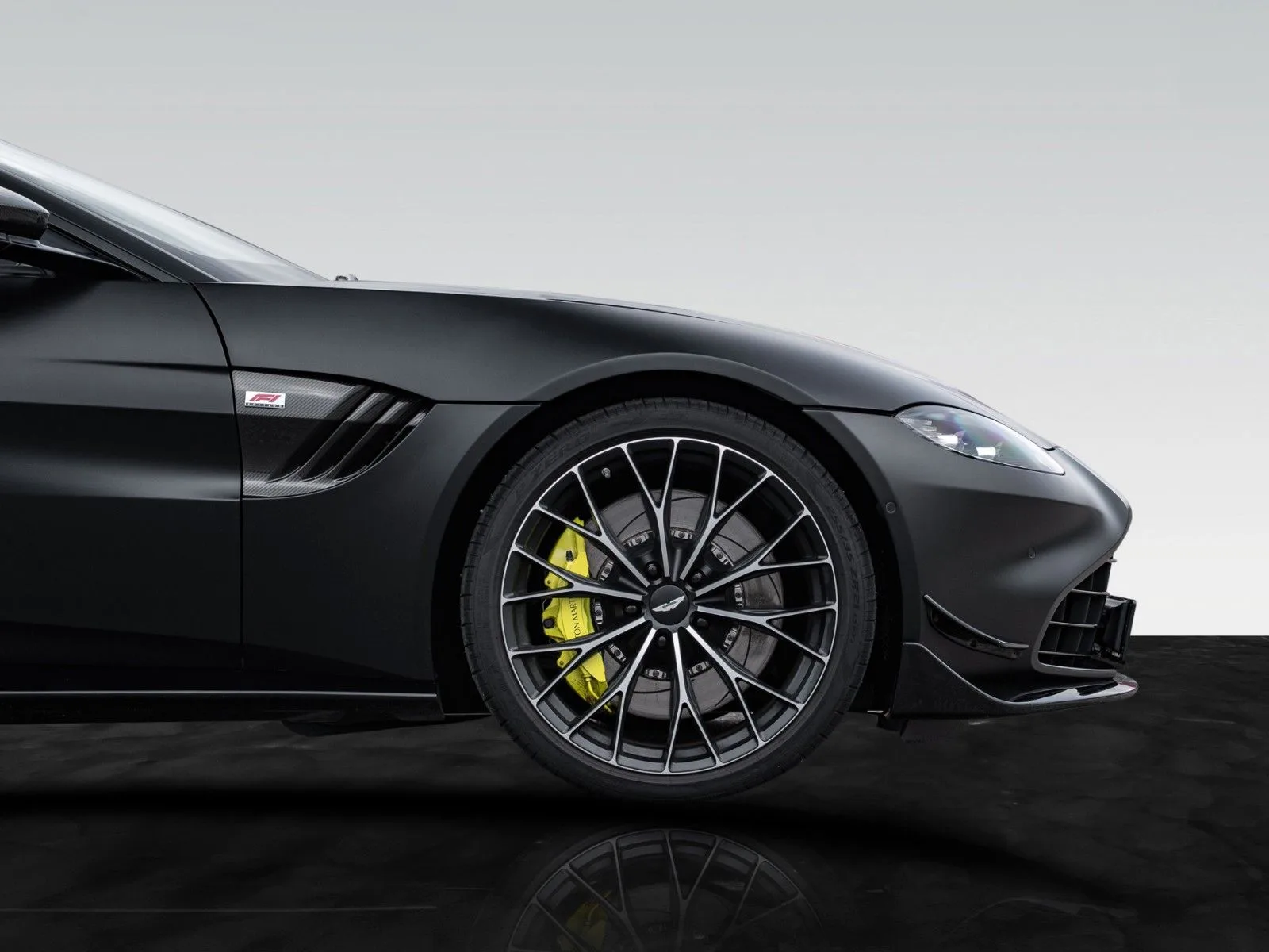 2022 Aston Martin Vantage F1 Edition Roadster, 10/30