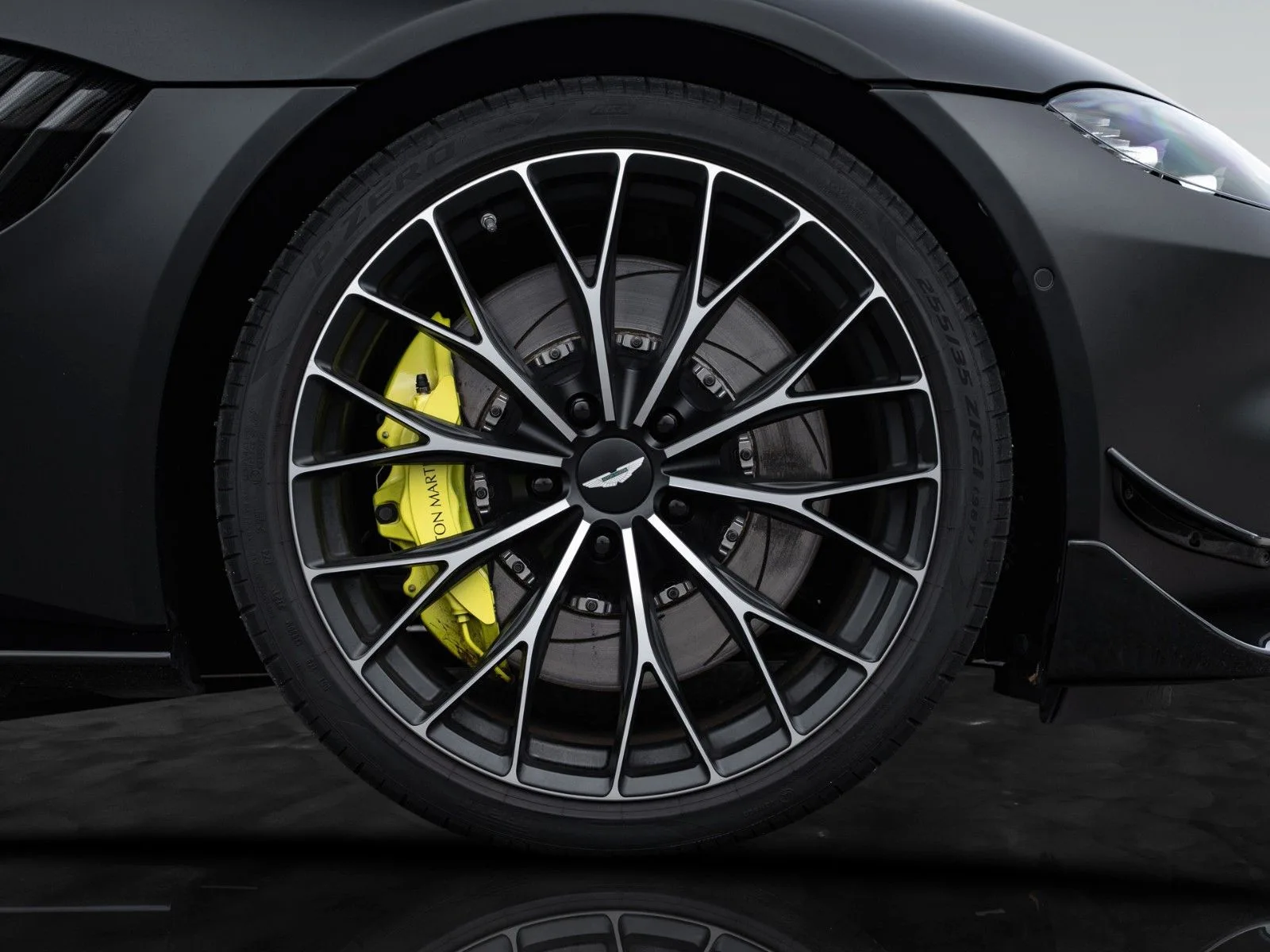 2022 Aston Martin Vantage F1 Edition Roadster, 11/30