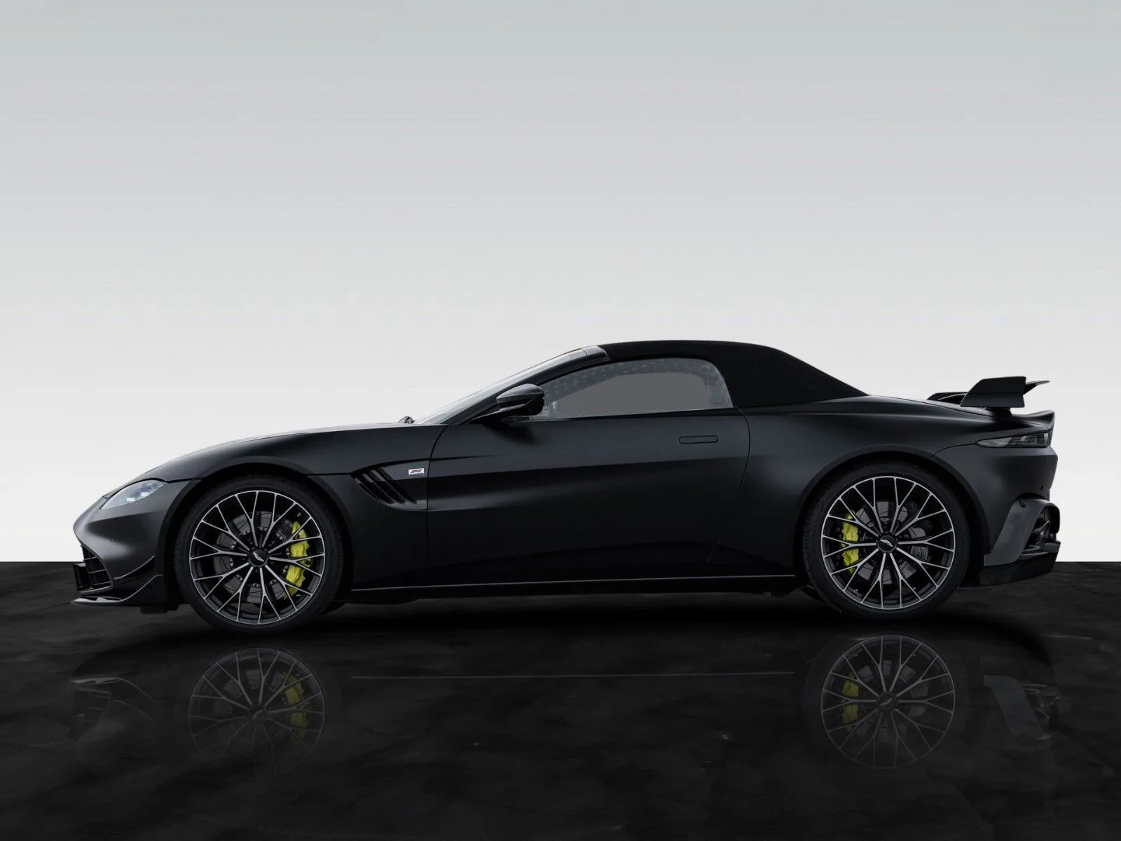 2022 Aston Martin Vantage F1 Edition Roadster, 14/30