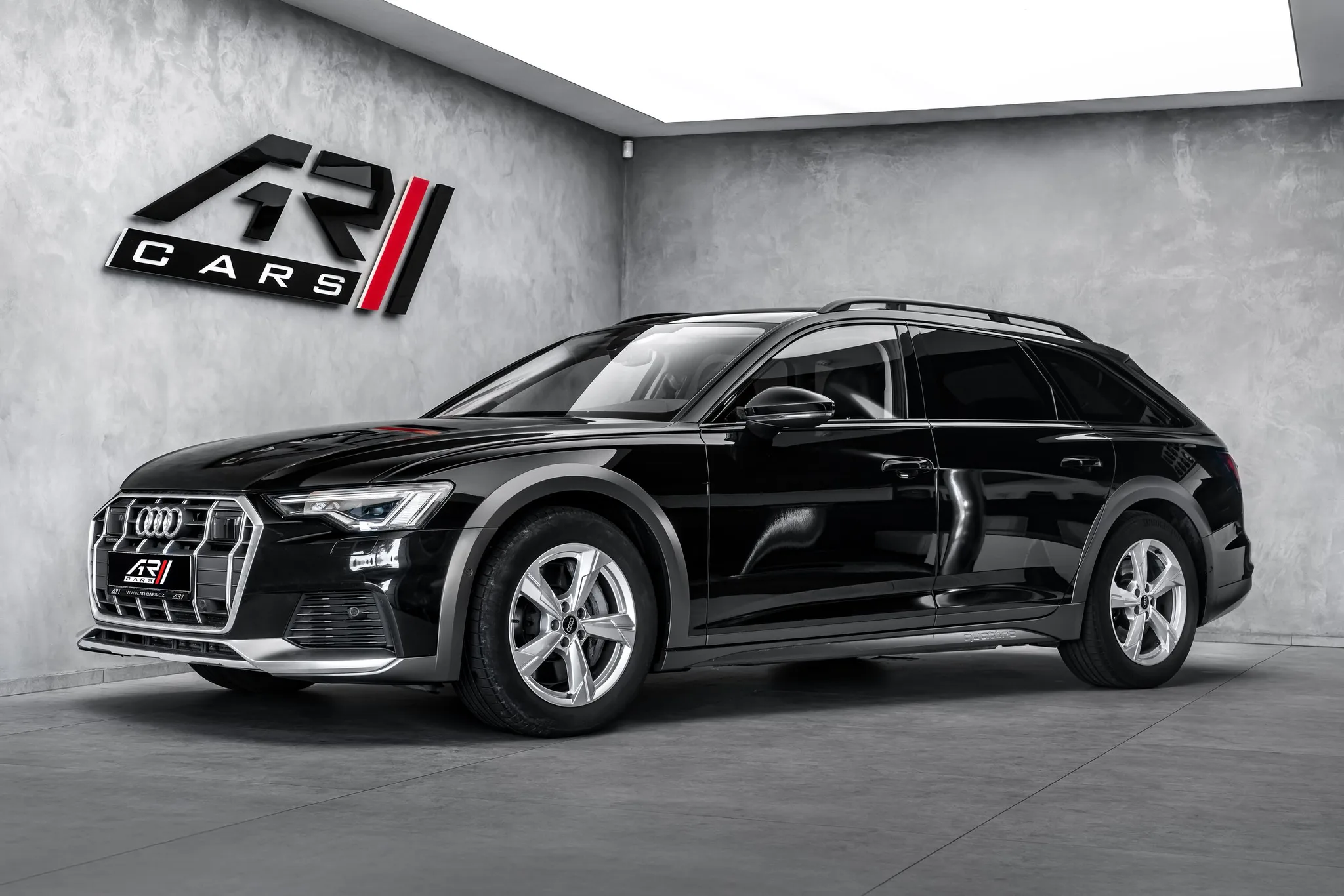 2022 Audi A6 Allroad 55 TFSI angeboten von einem Fachhändler in Ostrava, Tschechien, Hauptfoto