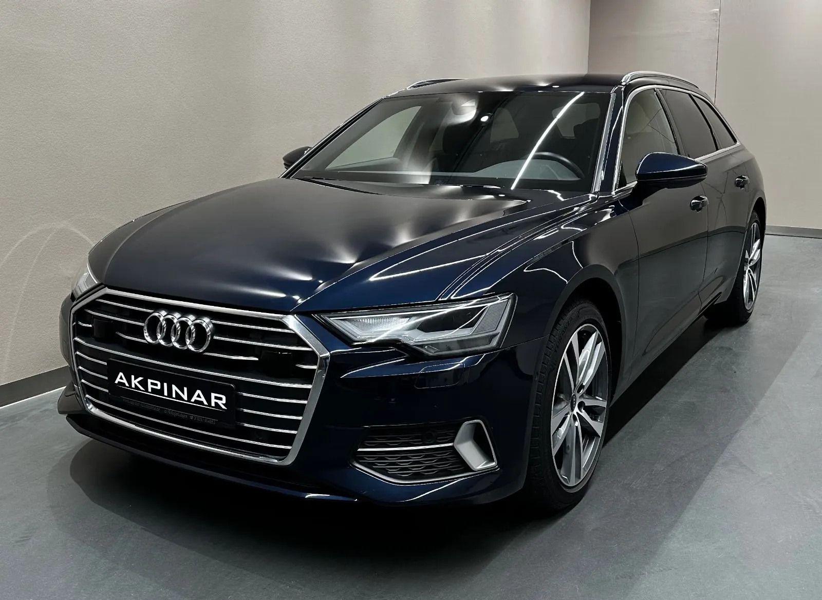 2022 Audi A6 Avant 45 TFSI proposée par un concessionnaire spécialisé à Holzgerlingen, Allemagne, photo principale