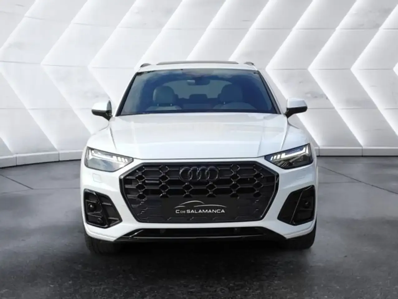 2022 Audi Q5 40 TDI quattro S line, 2/15